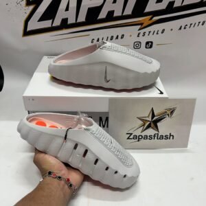 Chanclas Nikemind Grises