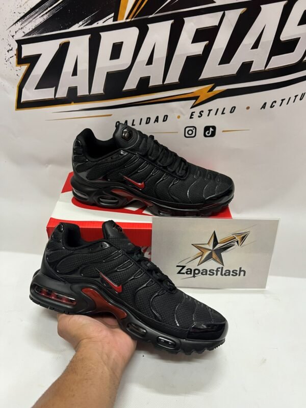TN NEGRO SWOOSH ROJO