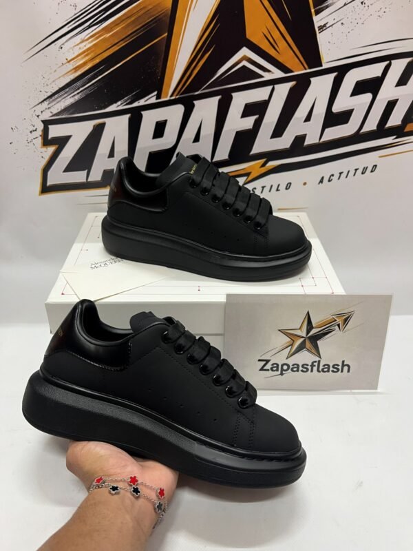 ZAPATILLAS MCQUEEN NEGRO