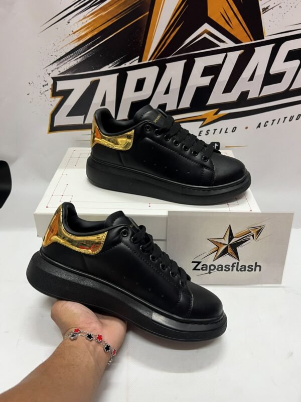 ZAPATILLAS MCQUEEN NEGRO/DORADO